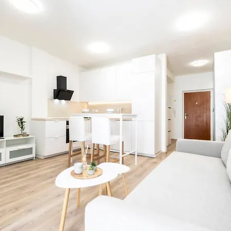 Alure Residences 2 & 24h Self Check-in, Parking In The Garage In The Building Included, New Building, Terrace, Location With A Forest Park With A Lake, Children's Playground * Banska Bystrica