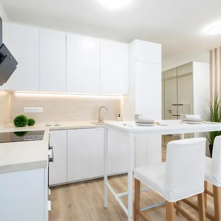 Alure Residences 2 & 24h Self Check-in, Parking In The Garage In The Building Included, New Building, Terrace, Location With A Forest Park With A Lake, Children's Playground * Banska Bystrica