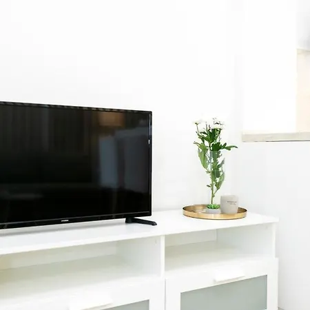 Alure Residences 2 & 24h Self Check-in, Parking In The Garage In The Building Included, New Building, Terrace, Location With A Forest Park With A Lake, Children's Playground Apartment