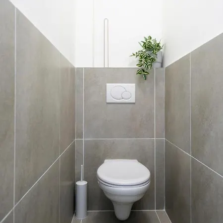 Apartman Alure Residences 2 & 24h Self Check-in, Parking In The Garage In The Building Included, New Building, Terrace, Location With A Forest Park With A Lake, Children's Playground *