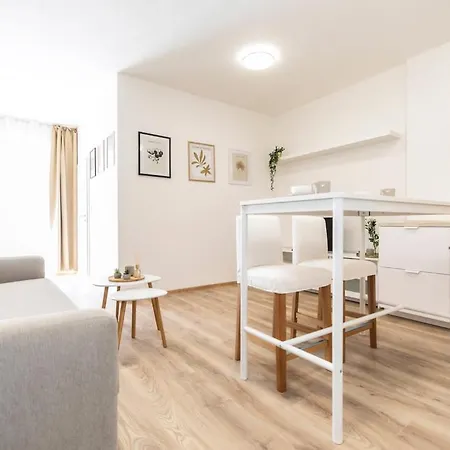 Alure Residences 2 & 24h Self Check-in, Parking In The Garage In The Building Included, New Building, Terrace, Location With A Forest Park With A Lake, Children's Playground Apartman Besztercebánya