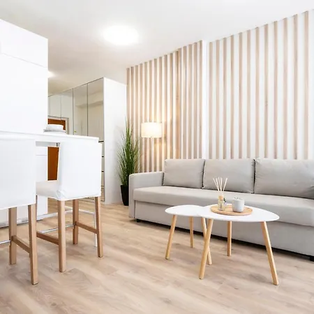 Alure Residences 2 & 24h Self Check-in, Parking In The Garage In The Building Included, New Building, Terrace, Location With A Forest Park With A Lake, Children's Playground * Banska Bystrica