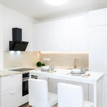 Alure Residences 2 & 24h Self Check-in, Parking In The Garage In The Building Included, New Building, Terrace, Location With A Forest Park With A Lake, Children's Playground Apartment Banska Bystrica