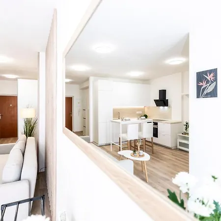 Alure Residences 2 & 24h Self Check-in, Parking In The Garage In The Building Included, New Building, Terrace, Location With A Forest Park With A Lake, Children's Playground Apartman