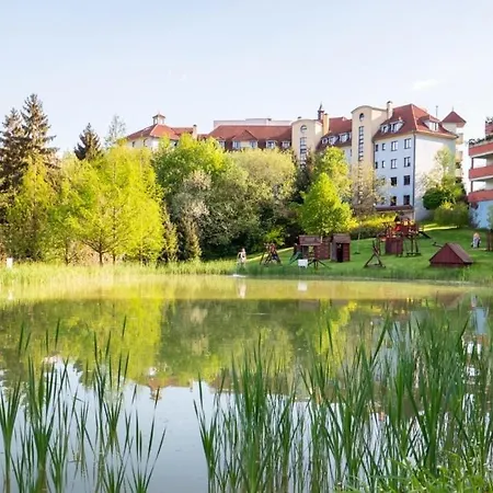 Apartment Alure Residences 2 & 24h Self Check-in, Parking In The Garage In The Building Included, New Building, Terrace, Location With A Forest Park With A Lake, Children's Playground